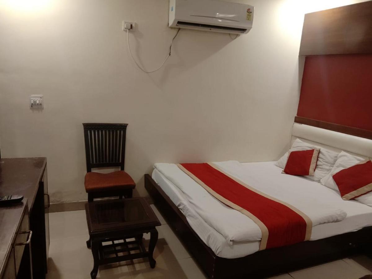 Hotel Star Palace Új-Delhi Kültér fotó